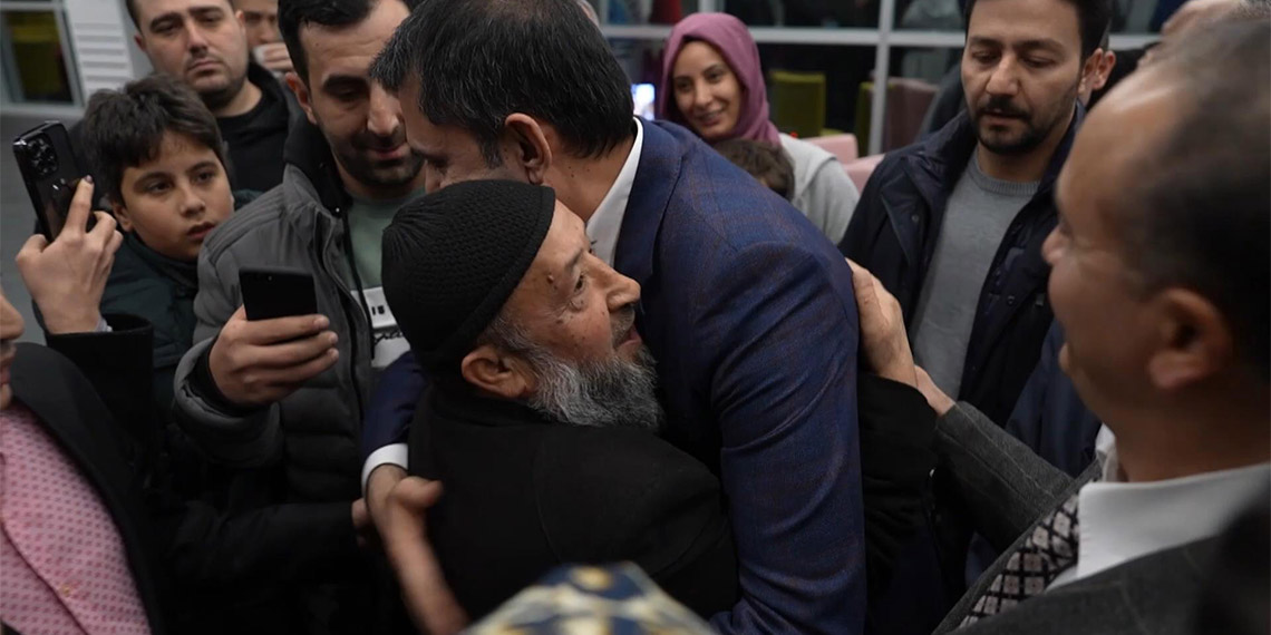 Murat Kurum Tuzla TOKİ Konutları hak sahipleriyle bir araya geldi