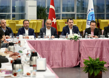 Murat Kurum Tuzla TOKİ Konutları hak sahipleriyle bir araya geldi