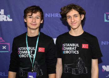 Liseli 2 genç 'Hilal' ile robot savaşlarına katıldı