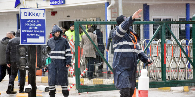 Toprak altında kalan 6 işçinin isimleri belli oldu