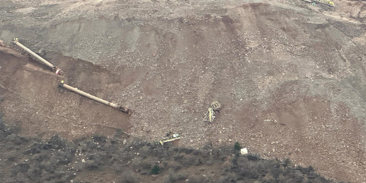 Sabırlı Deresi'nin Fırat Nehri'ne ulaştığı menfezin kapakları kapatıldı