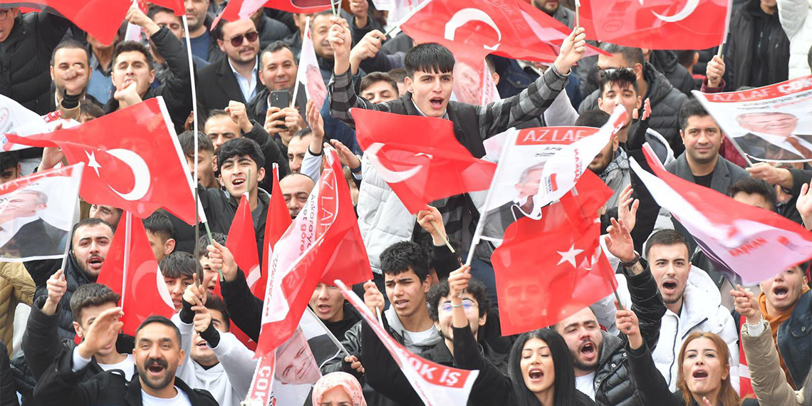 Ankara Büyükşehir Belediye (ABB) Başkanı Mansur Yavaş, "Görünen o ki dün yayımlanan ankete göre yüzde 14 öndeyiz. Asla rehavete kapılmayacağız" dedi.