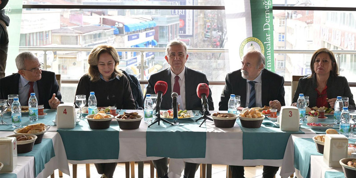 Ankara Büyükşehir Belediye Başkanı Mansur Yavaş, "Betonla, plastikle, boşa verilecek para ile işimiz yok. Acil ihtiyaçlar neyse onları yapmak sureti ile Mustafa Kemal Atatürk'ün bize emanet ettiği, dünyanın başkentleri ile yarışacak bir başkent yapmak da boynumuzun borcu" dedi.