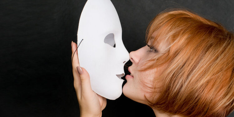 Maskelerin altında saklanan gerçeklik