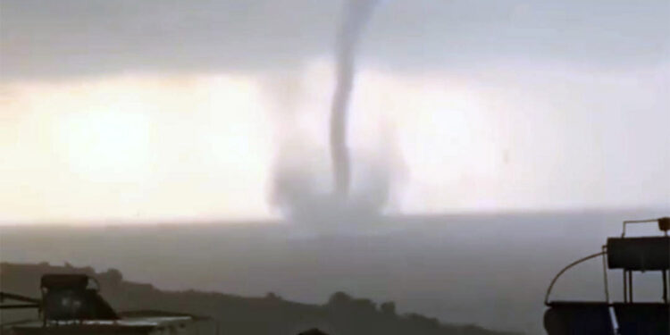 Tisan Adası açıklarında hortum