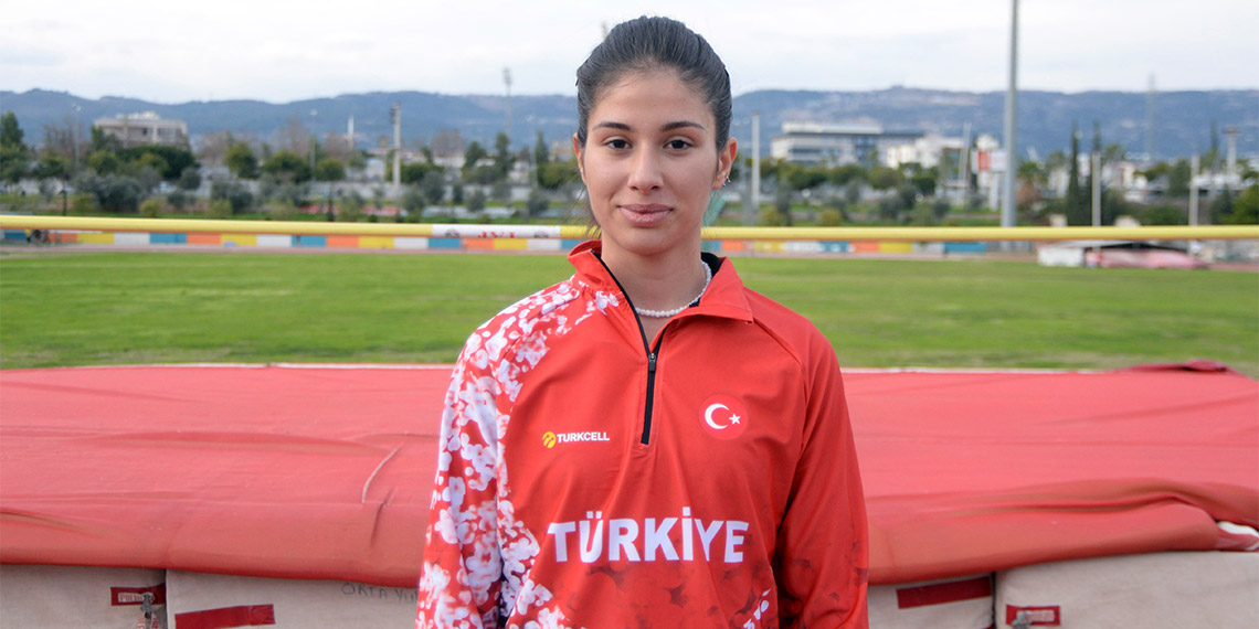 Yüksek atlamada 1.65'lik derecesiyle Türkiye şampiyonu oldu