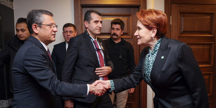 Özgür Özel'den Meral Akşener'e taziye ziyareti