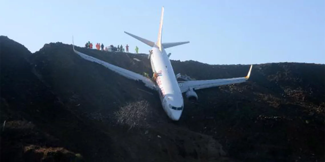 Pistten çıkan uçağın kaptan pilotu ender bayraktar yardımcı pilot i̇rfan yavuz’u 'tehlikeli işler yapıyorsun' diye uyarmış.