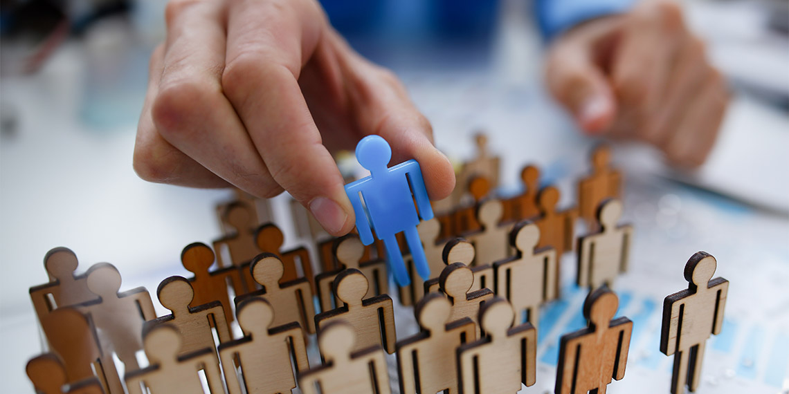 İdeal devlet nasıl olmalı sorusu kaç gündür zihnimde. Bu soru da beni "Devlet" isimli eseri okumaya sevk ediyor.