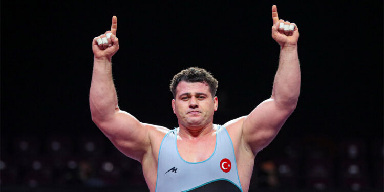 Rıza Kayaalp 13'üncü kez Avrupa şampiyonu olmak için mindere çıkacak