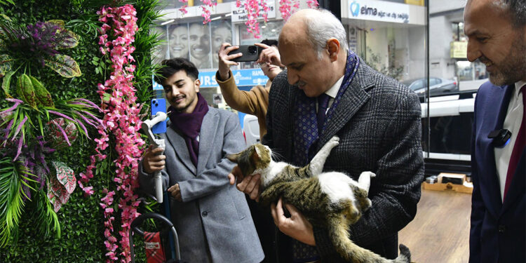 Birol Aydın Kağıthane'de esnafı ziyaret etti