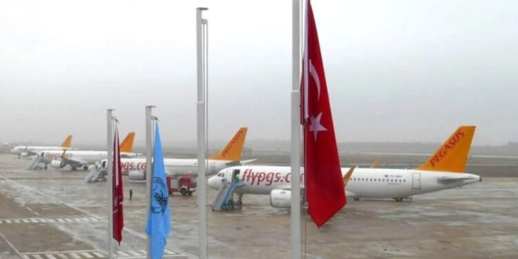 Sabiha Gökçen Havalimanı'na uçaklar iniş yapamadı