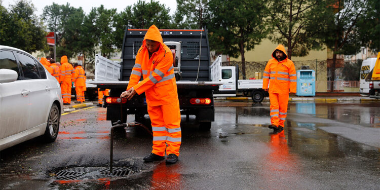 Antalya'da sel felaketinin yaraları sarılıyor