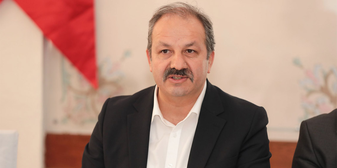 Sağlık-Sen Hekim Komisyonu tarafından düzenlenen çalıştayda konuşan Genel Başkan Mahmut Faruk Doğan, “Biz hekimlerimiz için bugünün Türkiye'sine yakışan, sağlık sistemini daha da güçlü hale getirecek bir Hekimlik Meslek Kanunu'nun çıkarılmasını istiyoruz” dedi.