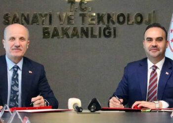 Sanayi ve Teknoloji Bakanlığı ile Yükseköğretim Kurulu (YÖK) arasında sanayi sektörü ile iş dünyasının talepleri ve ihtiyaçları çerçevesinde üniversitelere dersler konulmasına ilişkin protokol imzalandı.