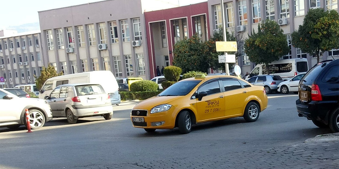 Aydın'ın Efeler ilçesinde taksiye binen M.Ç. adlı kadın tartıştığı şoför Mehmet Cihan'a "Senin gibi taksicileri arkadan vuruyorlar ya, vursunlar. Senin gibi adamları vursunlar" dedi.