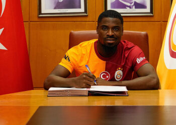 Galatasaray'dan Serge Aurier için imza töreni
