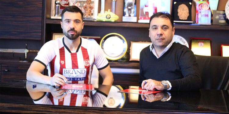 Sivasspor, İbrahim Akdağ'ı renklerine bağladı