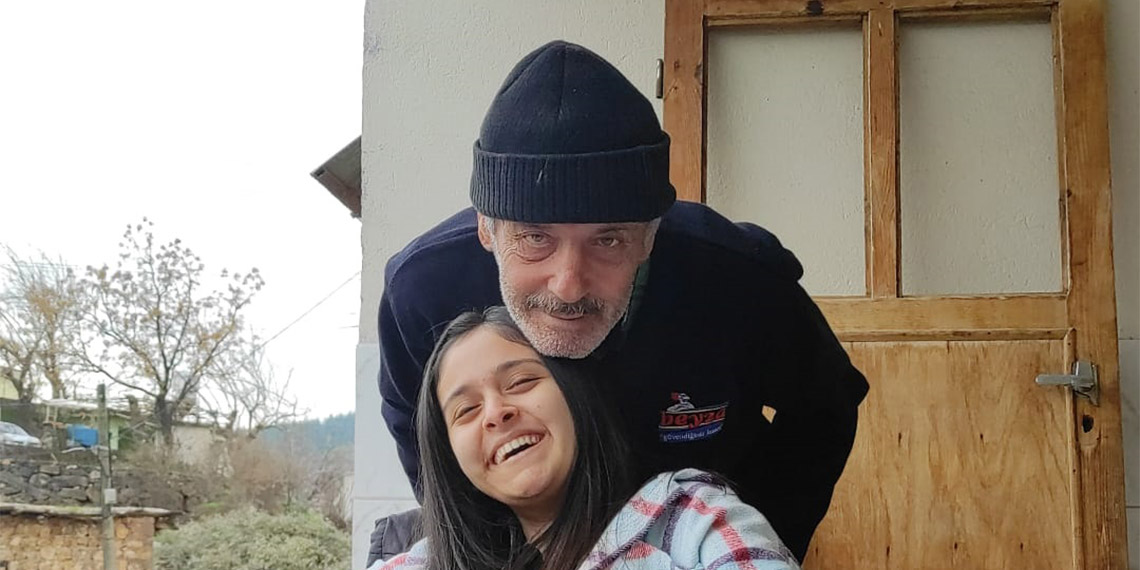 Sol bacağı dizinden kesilip ampute edilen Emine eskisi gibi yürüyebilecek