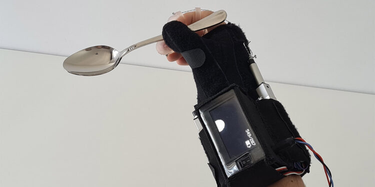 Giyilebilir mobil el dış iskeleti hayat kalitesini artıracak