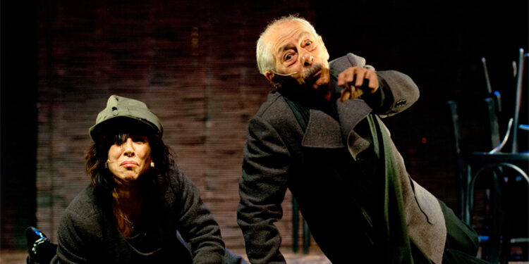 Türkiye Tiyatrosu'nun "Politik Tiyatro" ile tanışması