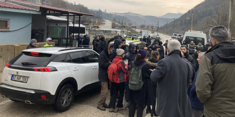 Tunceli'den Erzincan'a eylem amaçlı geçişler kısıtlandı