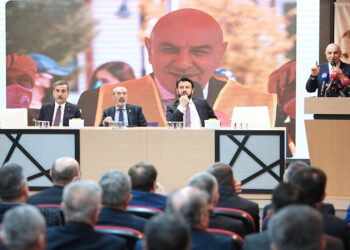 Turgut Altınok çakarlı araba kullandığı iddialarını yalanladı