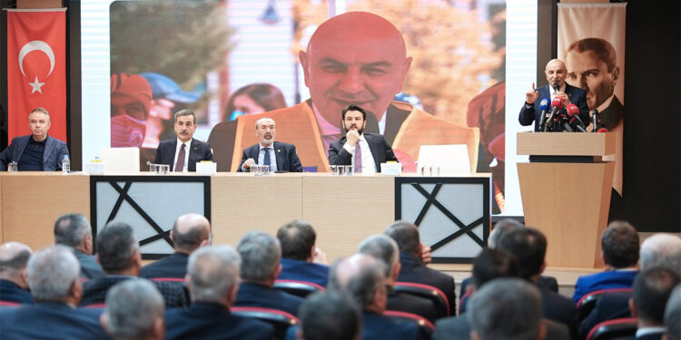 Turgut Altınok çakarlı araba kullandığı iddialarını yalanladı