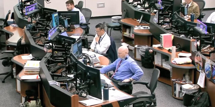 Alper Gezeravcı dünyaya dönüyor