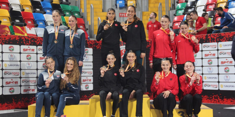 28'inci Balkan Salon Atletizm Şampiyonası'nda 18 madalya