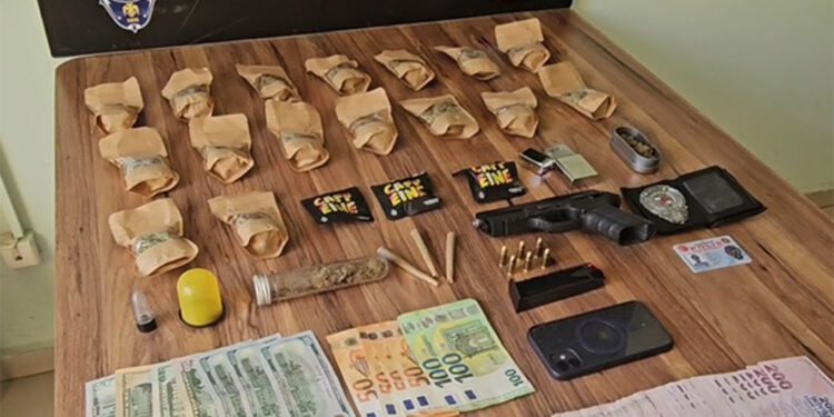 Polisin durdurduğu araçtan sahte polis kimliği ve ruhsatsız tabanca çıktı