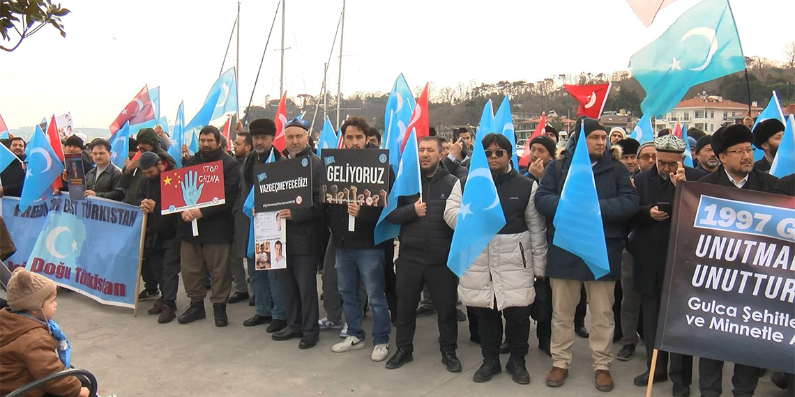 Uygur Türkleri 'Gulca Katliamı' nedeniyle Çin'i protesto etti