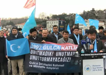 Uygur türkleri 'gulca katliamı' nedeniyle çin'i protesto etti