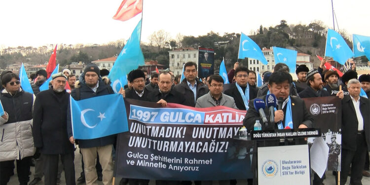Uygur Türkleri 'Gulca Katliamı' nedeniyle Çin'i protesto etti
