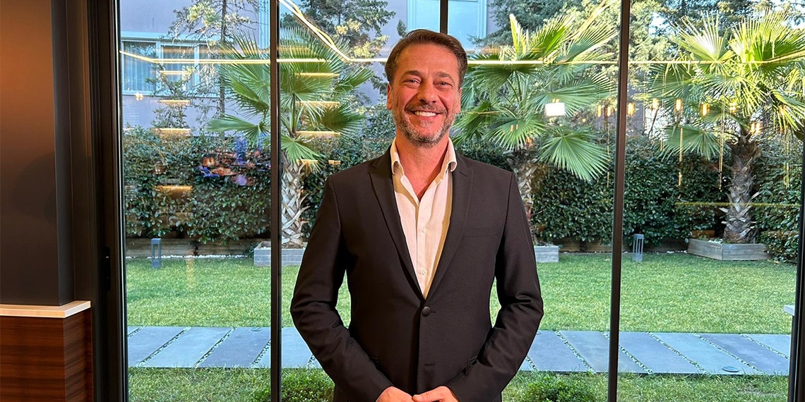 Radyasyon Onkolojisi Uzmanı Uzm. Dr. Yıldıray Tanrıver, "Dünyada her 5 kişiden 1'i ne yazık ki kansere yakalanıyor. Her 8 erkekten 1'i ve her 11 kadından 1'i kanserden hayatını kaybediyor" dedi.