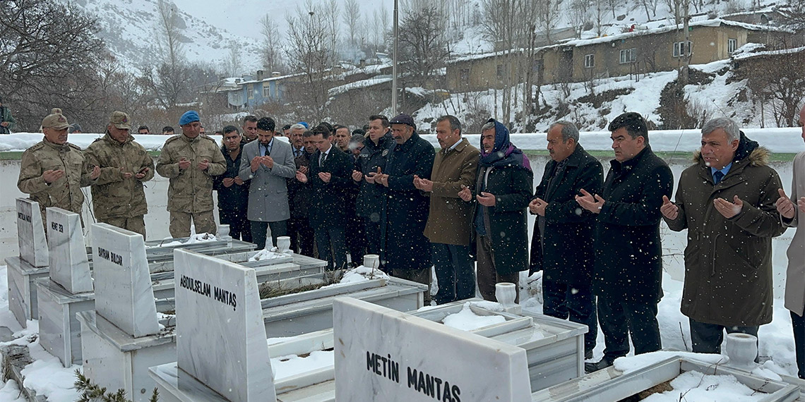 Van'daki çığ felaketinde şehit olan 42 kişi anıldı