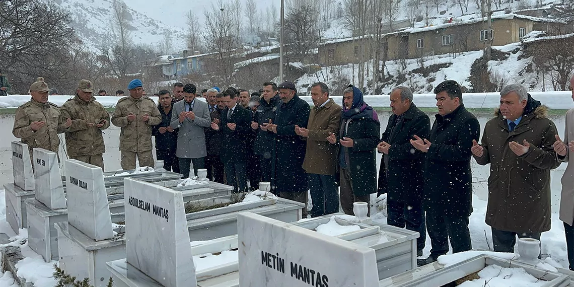 Van'daki çığ felaketinde şehit olan 42 kişi anıldı