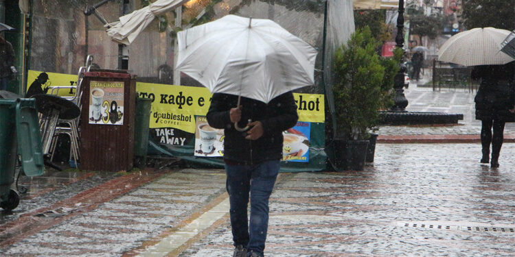 Şanlıurfa'da sağanak; okullar tatil edildi