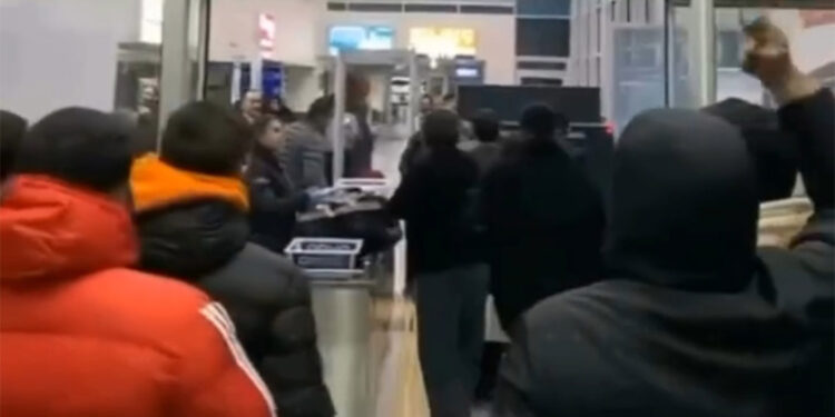 Yeni Malatyaspor Kulüp Başkanı Adil Gevrek'e yumurtalı saldırı