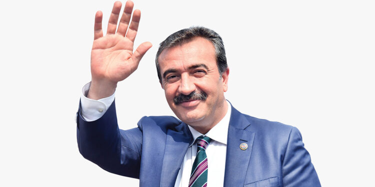 Çukurova Belediye Başkanı Soner Çetin CHP'den istifa etti