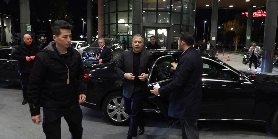 Küçükçekmece'de düzenlenen saldırıda yaralanan Ebru Güneş'i hastanede ziyaret eden İçişleri Bakanı Ali Yerlikaya, "Şüphelileri adalete teslim etmekte kararlıyız" dedi.