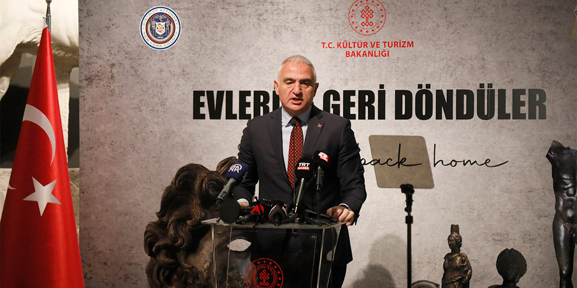 1960'lı yıllarda Türkiye'den kaçırılan 42 eser Türkiye'ye geri getirildi. Maddi değeri 61,9 milyon dolar olan eserler, Antalya Müzesi'nde ziyarete açıldı.