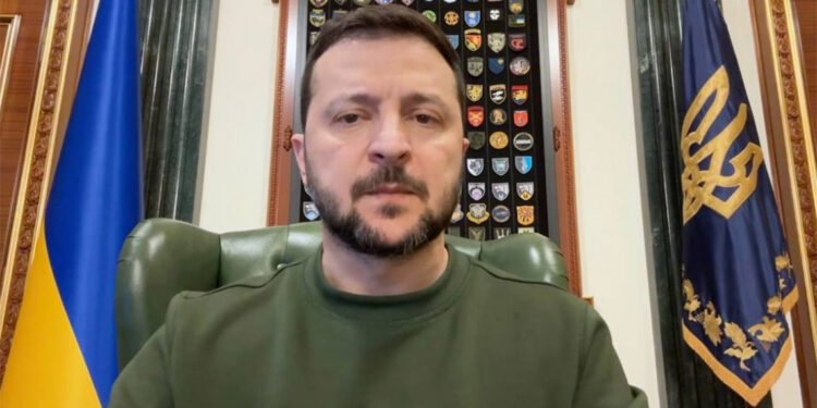 Zelelenski askeri ve hükümet yetkilileriyle bir araya geldi