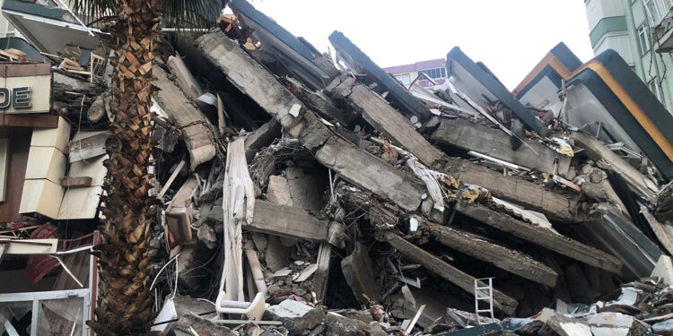 19 kişinin öldüğü Fazilet Apartmanı'nın sorumluları firari