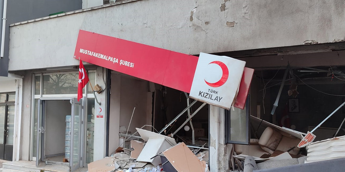 4 katlı otelin kazan dairesinde patlama