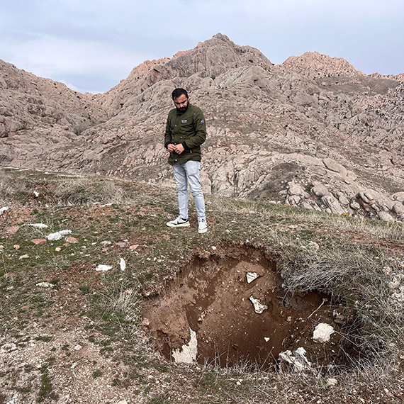 400 yıllık Emirhan köyü, definecilerin hedefi oldu