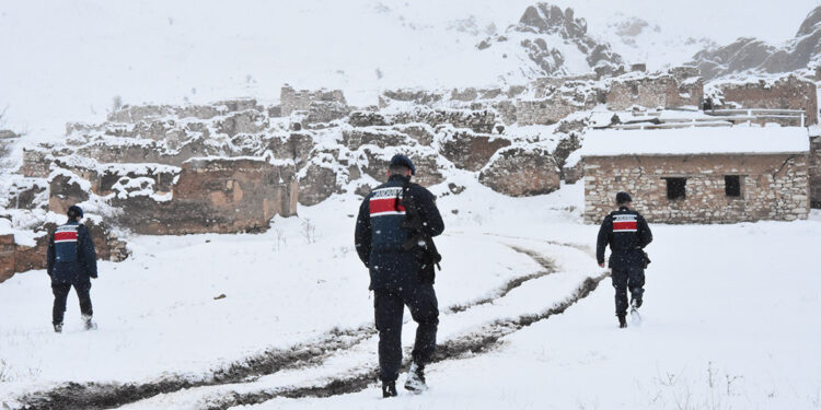 400 yıllık Emirhan köyünde 1 yılda 12 defineci yakalandı