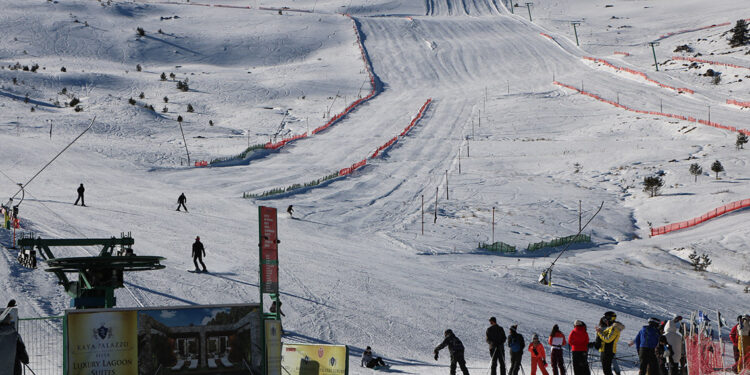 450 kişiyi ağırlayan Kartalkaya'da kayak sezonu kapanıyor