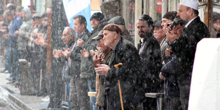 700 asırlık 'esnaf duası' geleneği yağmur altında yapıldı