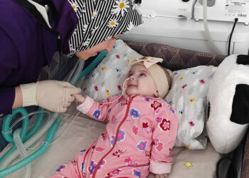 8 makineye bağlı Amine Ravza bebeğin yaşam mücadelesi